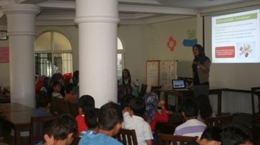 Kuran Kursu &Ouml;ğrencilerine Beslenme Eğitimi