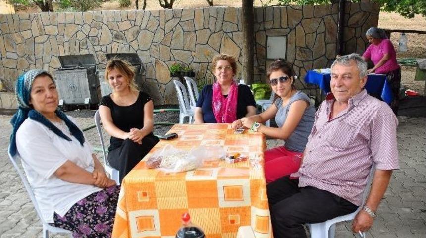 Şifalı Su &Uuml;cretsiz Oldu, K&ouml;ye Adeta Akın Yaşanıyor