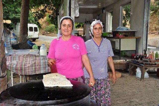 Şifalı Su Ücretsiz Oldu, Köye Adeta Akın Yaşanıyor