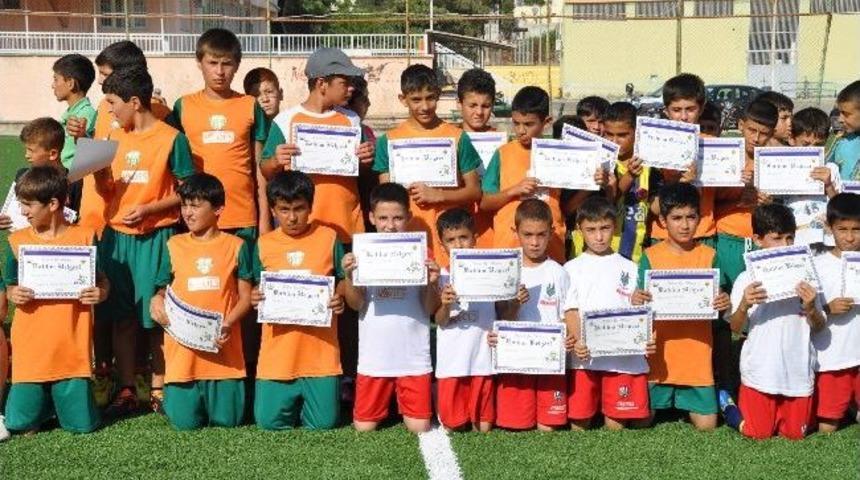 Kozan&rsquo;da Yaz Futbol Okulu Sona Erdi