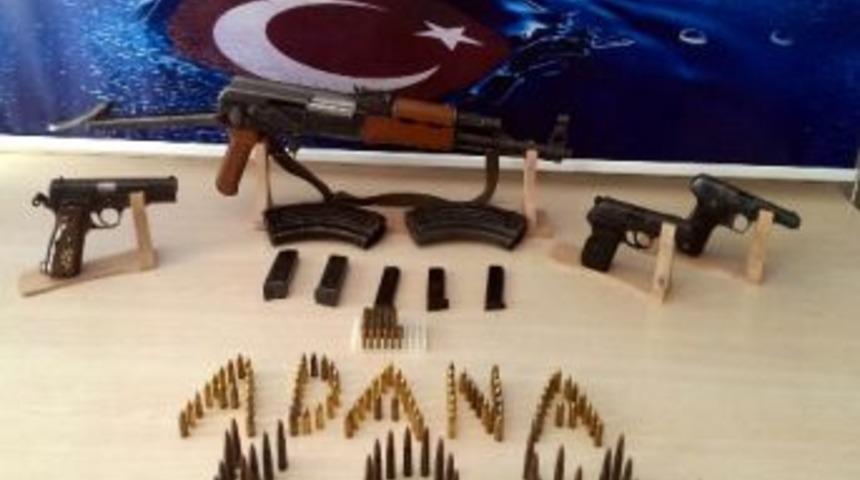 Adana'da Silah Ka&ccedil;ak&ccedil;ılarına Operasyon