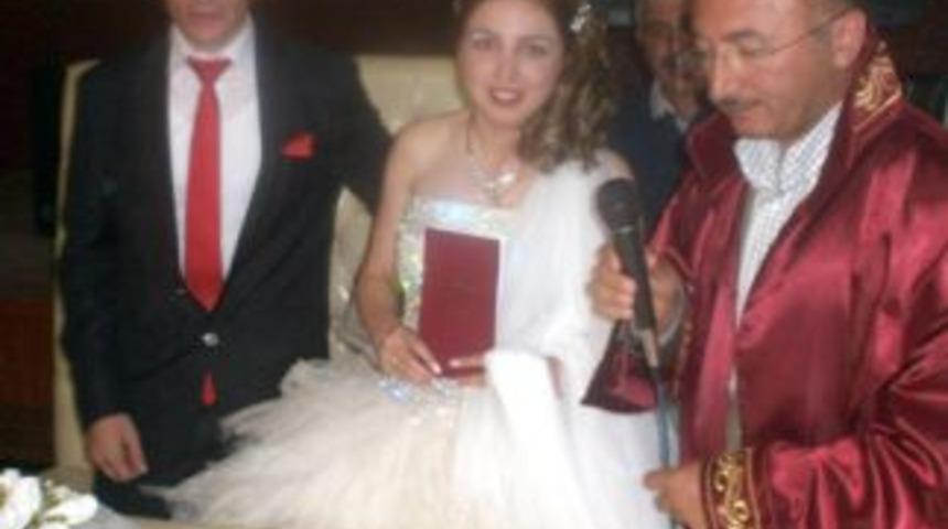 &Ouml;zt&uuml;rk Ailesinin mutlu g&uuml;n&uuml;