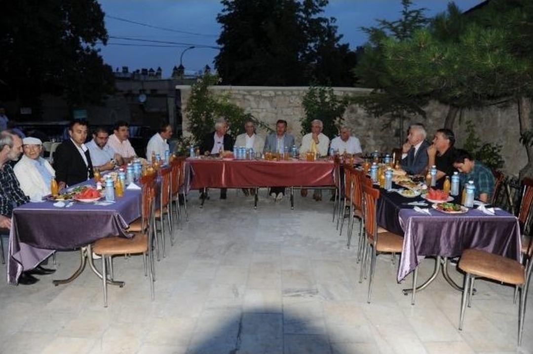 Sosyal Yardım Ve K&uuml;lt&uuml;r Vakfı'ndan İftar
