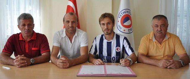 Fethiyespor 3 Oyuncuyu Renklerine Bağladı