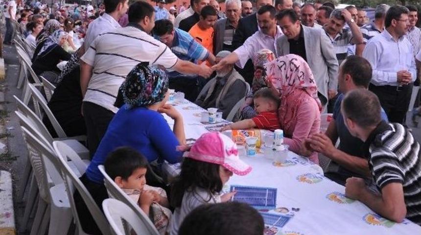 Tuzla&rsquo;da Ramazan&rsquo;ın Bereketi Paylaşılıyor