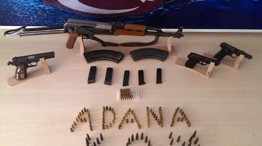 Kaleşnikofu Satamadan Yakalandılar