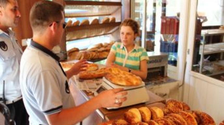 Edremit&rsquo;te Zabıtalar Ramazan Pidesi Denetimi Yapıyor