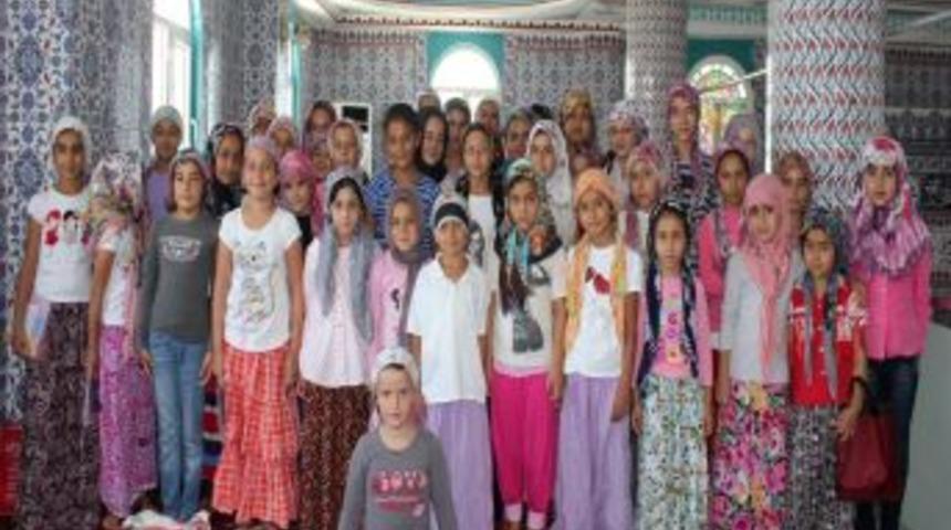 Kur'an Kursu &Ouml;ğrencileri De Tablet Istedi