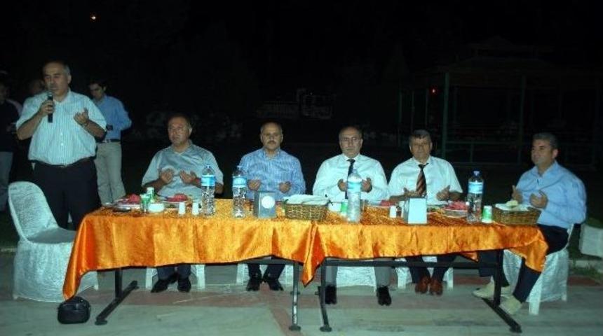 Manisa Valisi Savaş, Salihli&rsquo;de İftara Katıldı