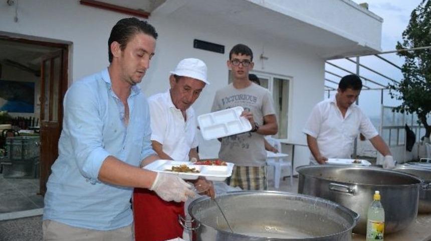 Bursalı İşadamından Geleneksel İftar Yemeği