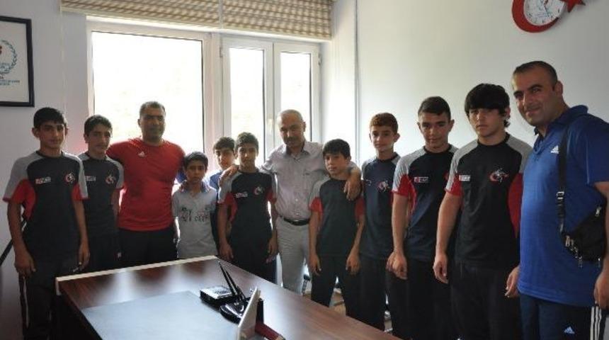 Şampiyon G&uuml;reş&ccedil;iler Manisa'nın Gururu...