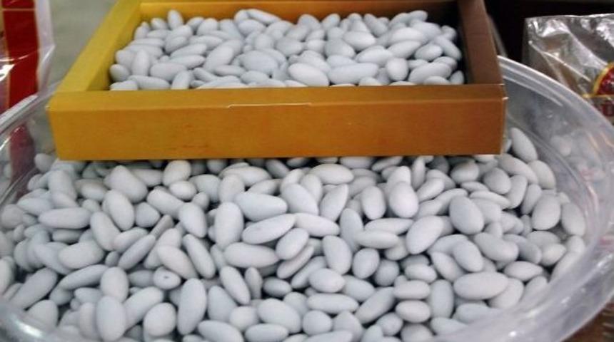 Elazığlıların İftarda Vazge&ccedil;ilmezi Badem Şekeri Yine Reva&ccedil;ta