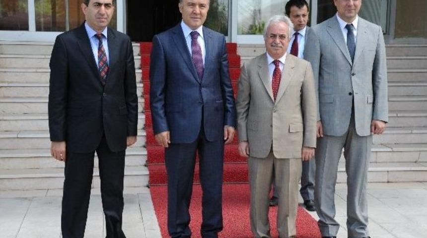 Vali Altıparmak&rsquo;tan Et&uuml;&rsquo;ye Ziyaret