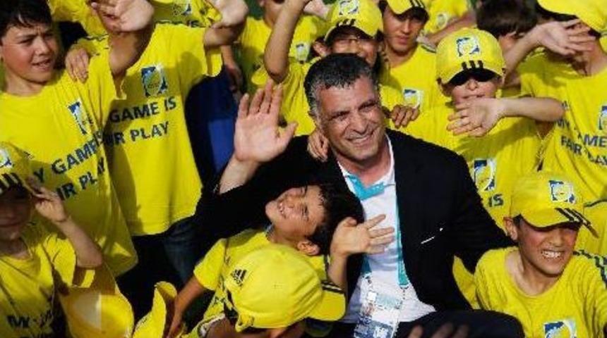 FIFA Fair-Play G&uuml;n&uuml;'nde Eski Yıldızlar &Ccedil;ocuklarla Buluştu