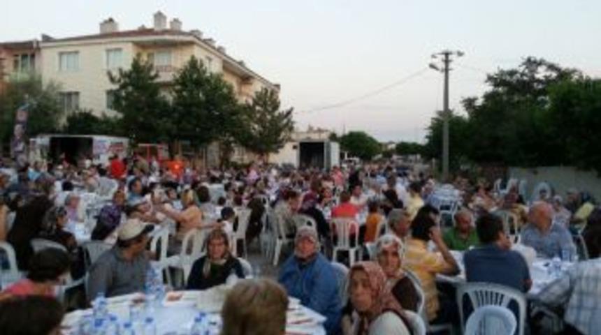 Ak Parti Uzunk&ouml;pr&uuml; Teşkilatından İftar