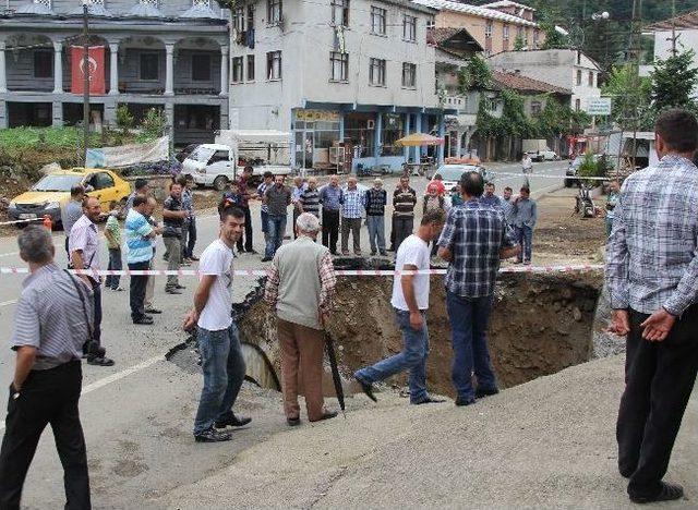 Kazı Sırasında Ortaya Çıkan Tarihi Köprü Köyü İkiye Böldü