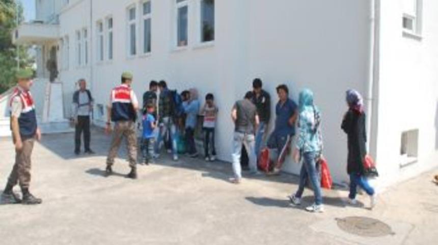 Ka&ccedil;ak G&ouml;&ccedil;menler Ormanda Yakalandı