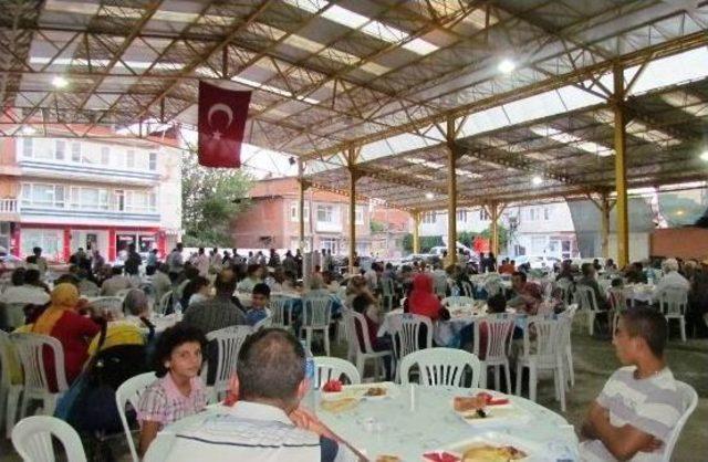 Havran’da Her Akşam Gönül Sofrası Kuruluyor