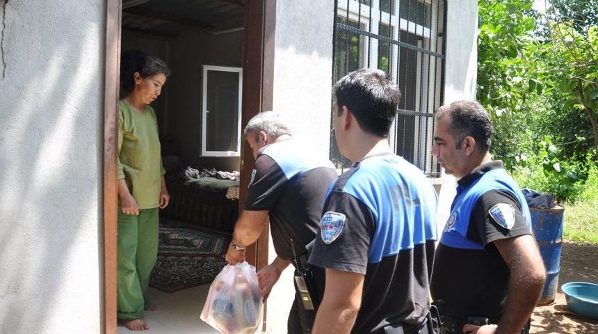 Kozan&rsquo;da Polisin 'Dost Eli' Ihtiya&ccedil; Sahiplerini Sevindirdi