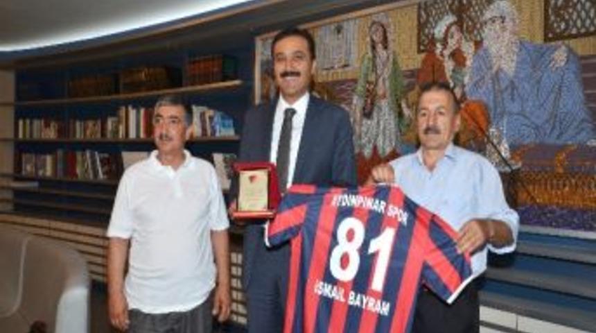 Aydınpınarspor&rsquo;dan Başkan Bayram&rsquo;a Plaket