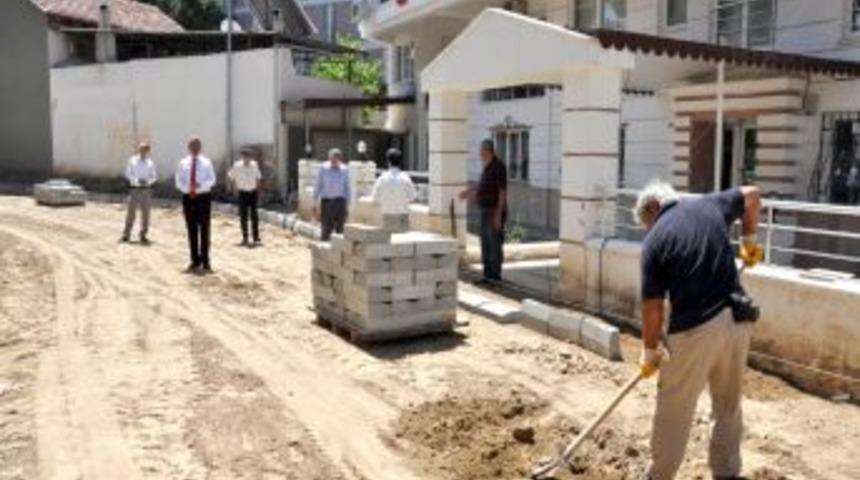 Nazilli'de Yol A&ccedil;ma Ve D&uuml;zenleme &Ccedil;alışmaları Devam Ediyor