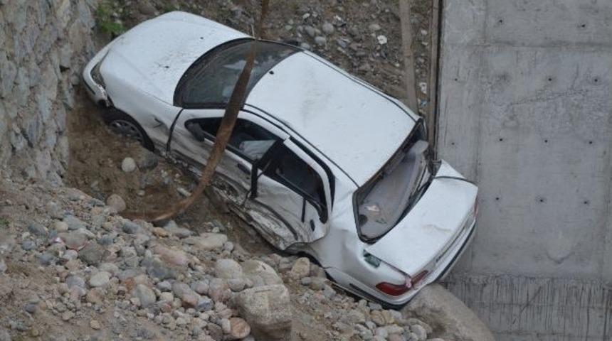 Rize'de Trafik Kazası: 3 Yaralı