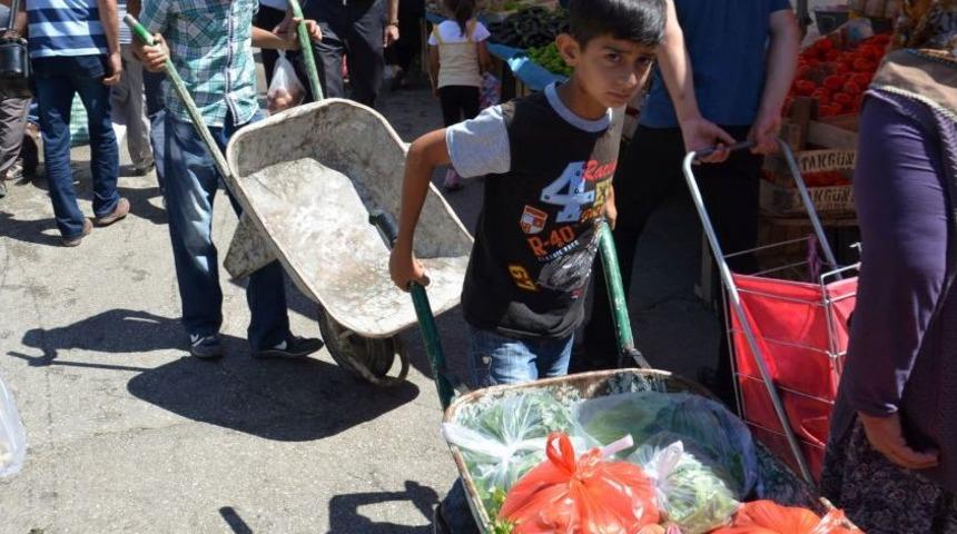 Kendileri K&uuml;&ccedil;&uuml;k, Yaptıkları Iş B&uuml;y&uuml;k