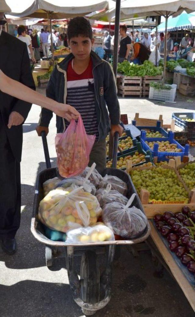 Kendileri Küçük, Yaptıkları Iş Büyük