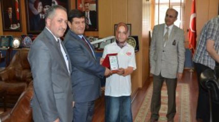 Vali Mayda, FEM Dershanesi &Ouml;ğrencilerini Tebrik Etti