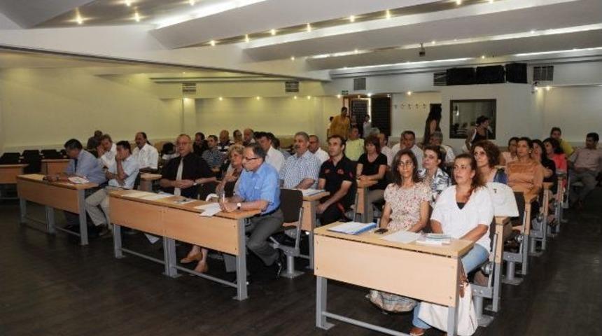 Manisa Belediyesi'nde 'b&uuml;y&uuml;kşehir Belediyeciliği' Semineri