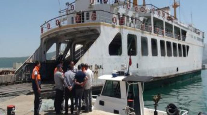 Jandarma, Van G&ouml;l&uuml;'ndeki 300 Metre Misine Ağına El Koydu