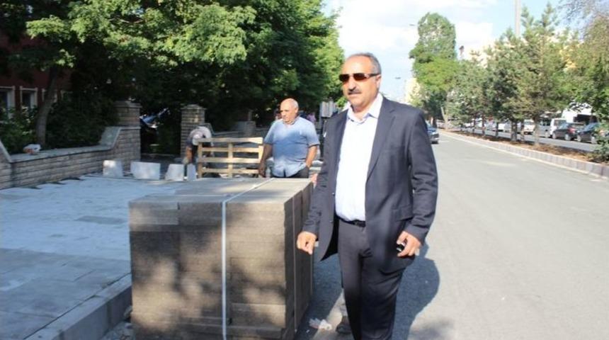 Başkan Arslan, Kaldırım Yenileme &Ccedil;alışmalarını Inceledi