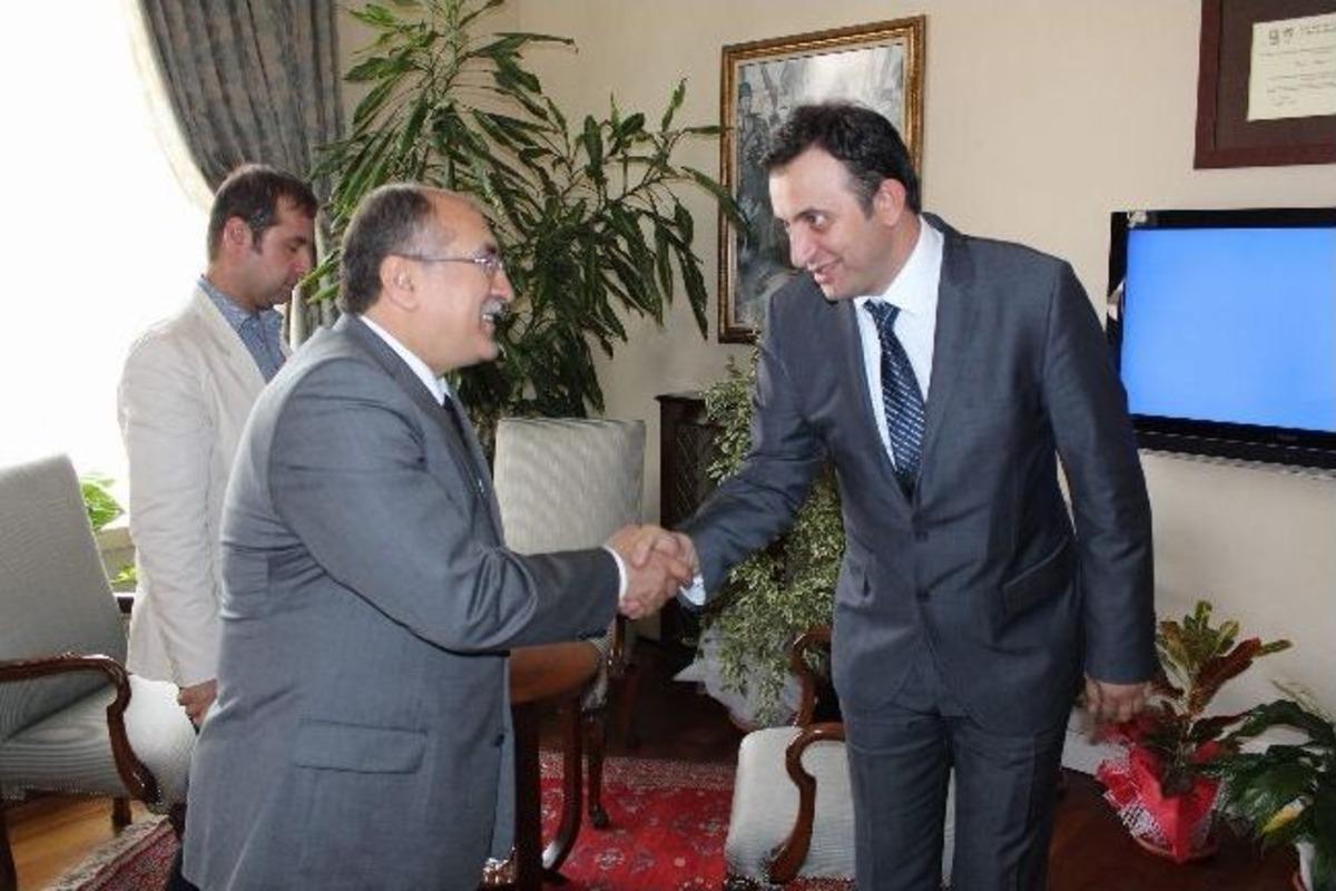 Manisaspor'dan Vali Savaş'a Ziyaret