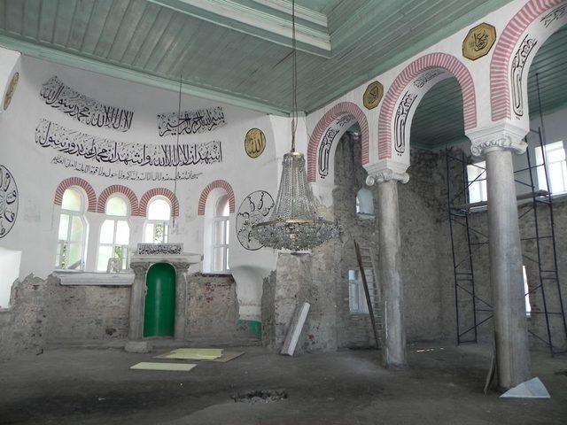Orhangazi Camii nin Restorasyonu S&uuml;r&uuml;yor 1