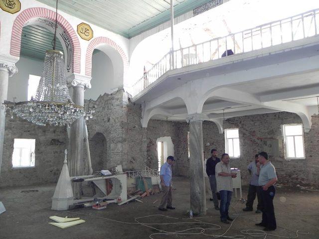 Orhangazi Camii nin Restorasyonu S&uuml;r&uuml;yor 2