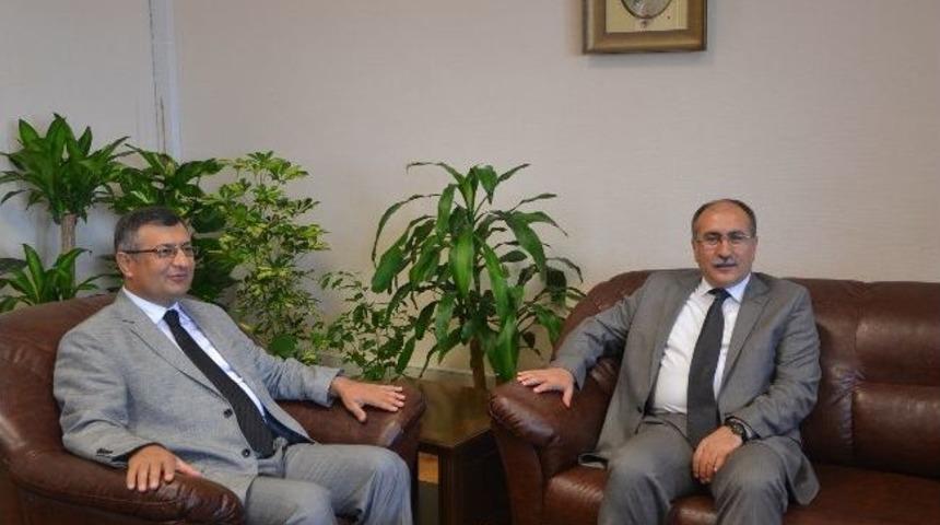 Vali Savaş Adliyede İade-i Ziyarette Bulundu