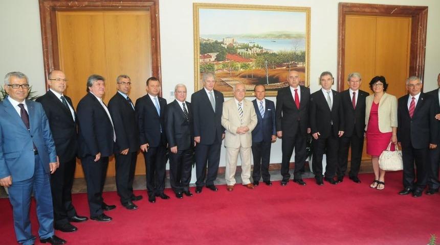 İzmirli Sanayiciler, Ankara&rsquo;dan Yeni Anayasa Istedi