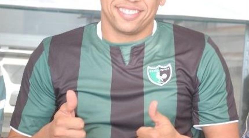 Denizlispor&rsquo;da Kahe İmzaladı