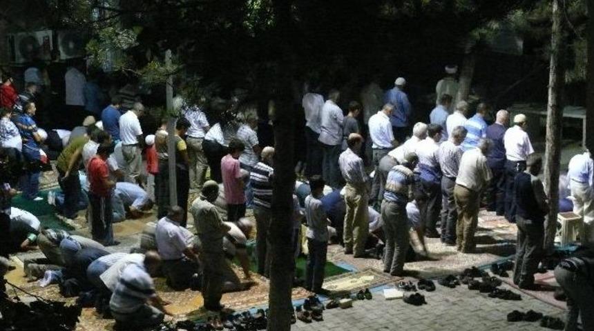 Bah&ccedil;ede Teravih Namazı