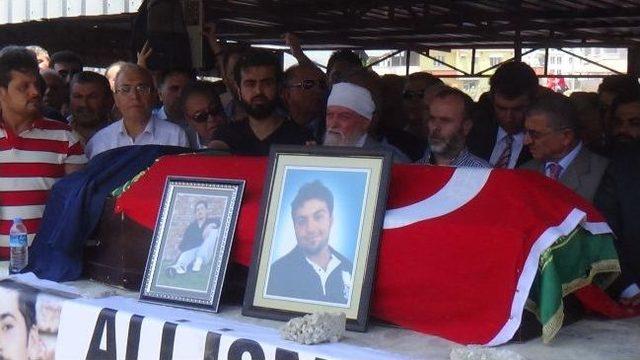 Ali İsmail Korkmaz ın Cenazesine Askerler İle Vekiller De Katıldı 1