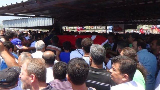 Ali İsmail Korkmaz ın Cenazesine Askerler İle Vekiller De Katıldı 3