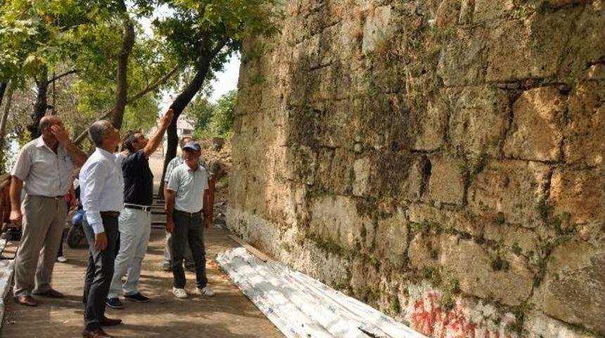 Tarihi Zindan Kalesi &Ouml;n&uuml;nde &Ccedil;alışmalar Tamamlandı