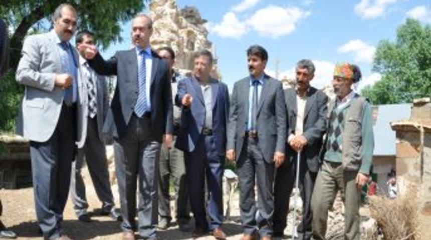 Vali B&uuml;y&uuml;kersoy, &Ccedil;engilli Kilisesi'ni Ziyaret Etti