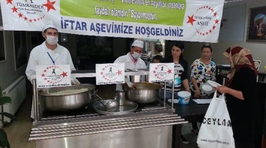 Tümkasder, Her Gün 500 Kişiye İftar Yemeği Veriyor