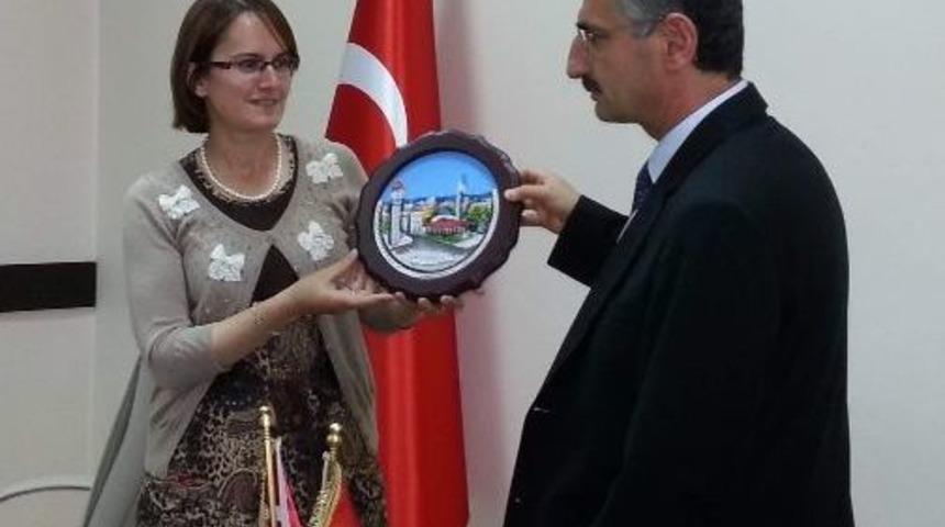 Arnavut &Ouml;ğretmenlerden Vali Bektaş'a Ziyaret