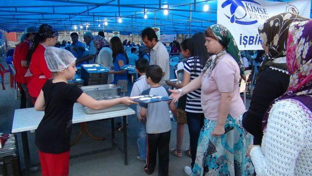 Kimse Yok Mu Derneği Uşak'ta Iftar Çadırını Gelenekselleştirdi