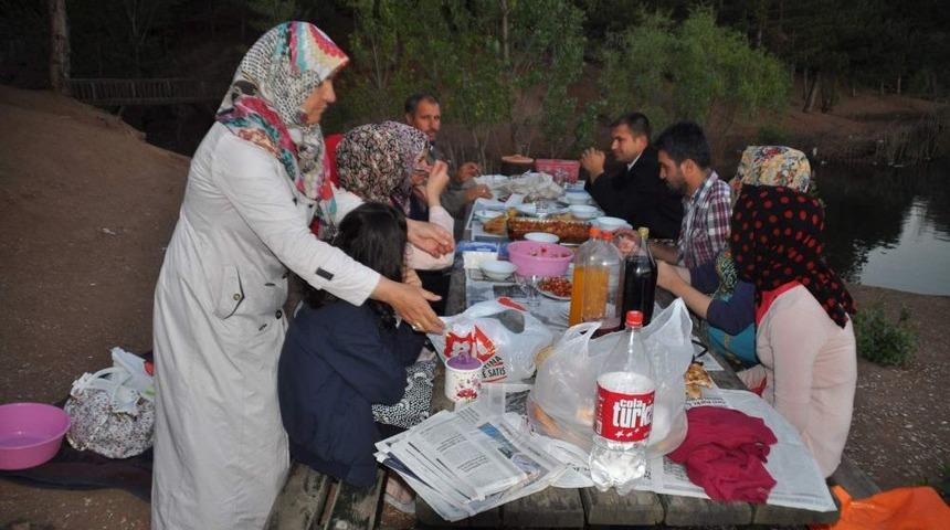 Yozgatlılar Oru&ccedil;larını Piknikte A&ccedil;ıyor