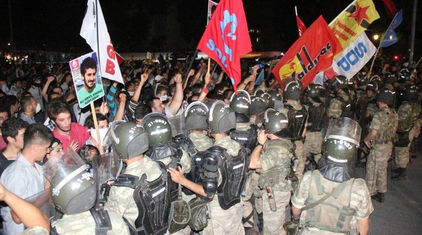 Hatay'da Eylemci Gruba Polis M&uuml;dahale Etti