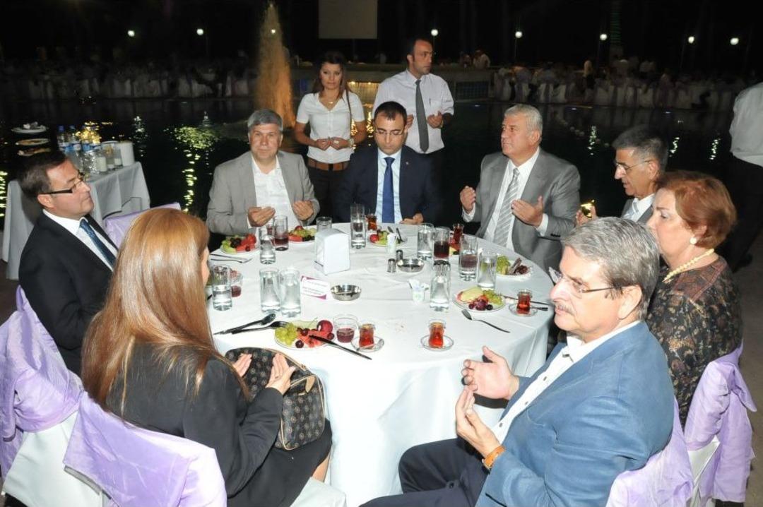 Vali Toprak: Ramazan&rsquo;daki Barış Atmosferi 365 G&uuml;ne Yayılmalı