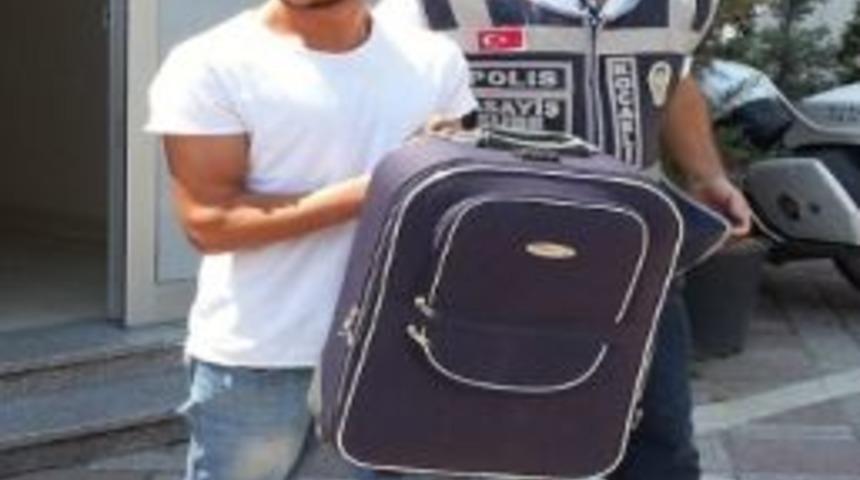 İş Bulmaya Geldi Adam Bı&ccedil;akladı